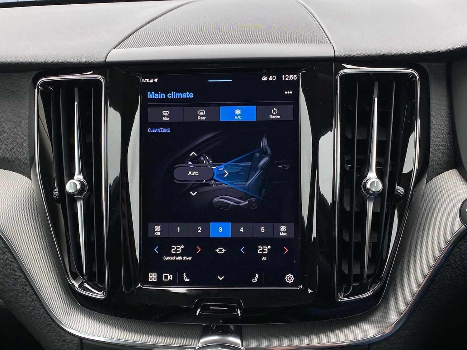 Used Volvo XC60 2023 for sale - 78191239: Photo 27