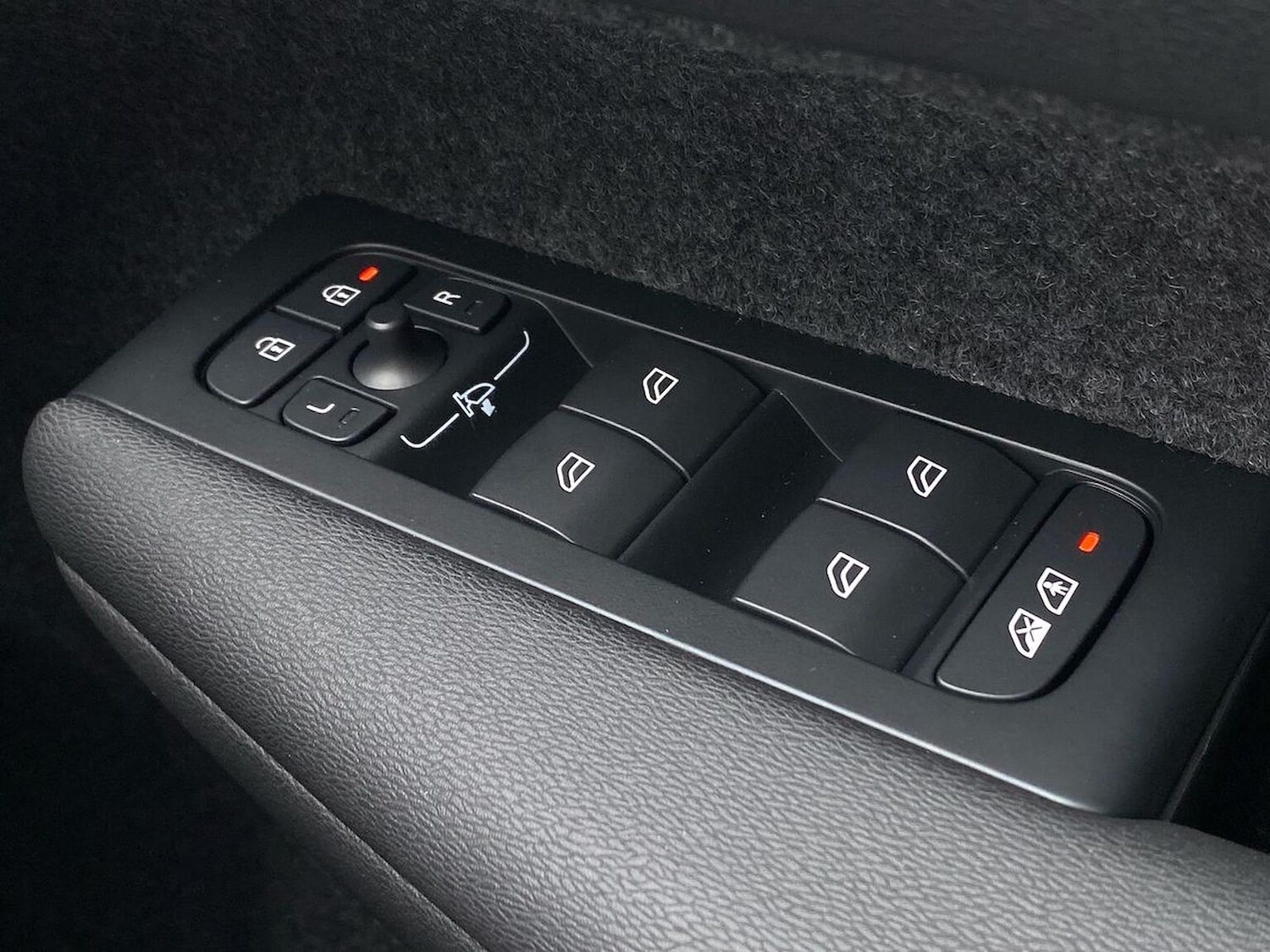 Used Volvo XC40 2025 for sale - 76107137: Photo 22