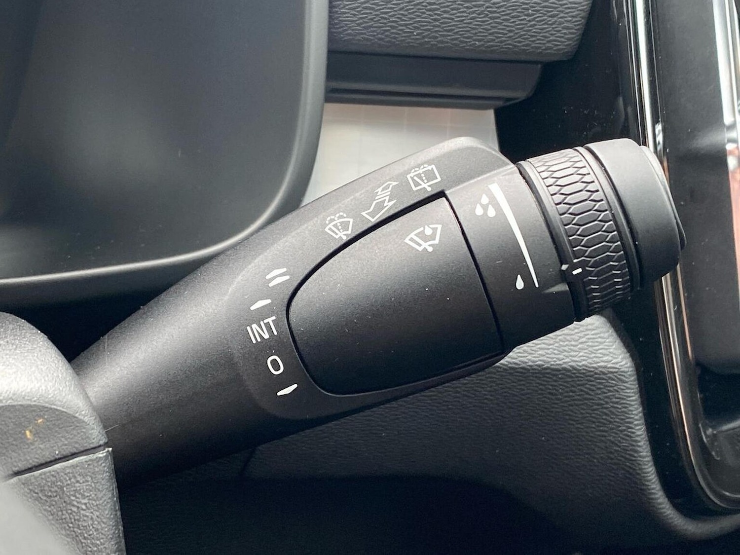 Used Volvo XC40 2025 for sale - 76107137: Photo 29