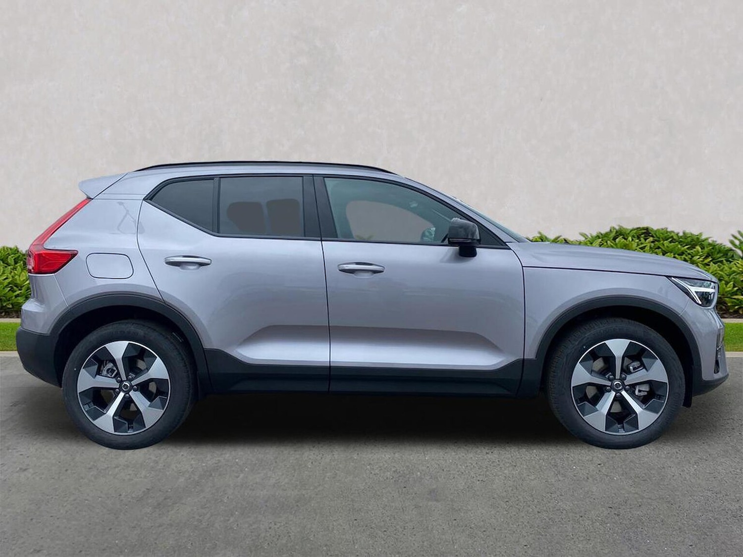 Used Volvo XC40 2025 for sale - 76107137: Photo 4
