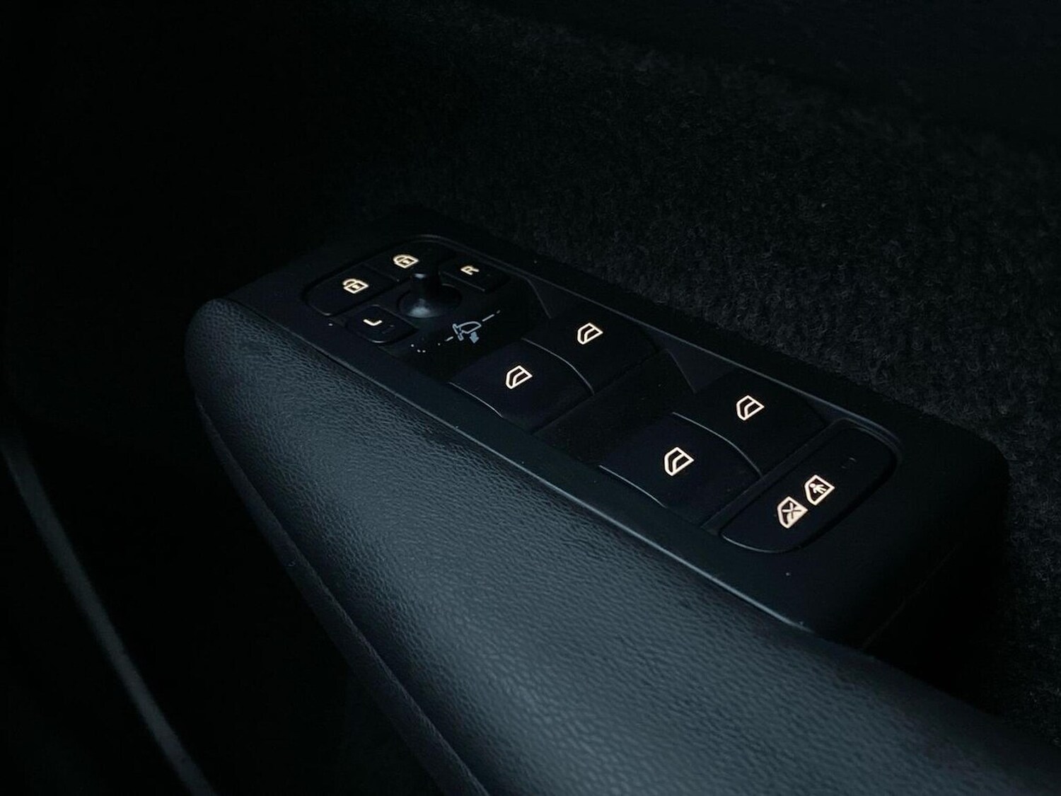 Used Volvo XC40 2025 for sale - 77676320: Photo 21