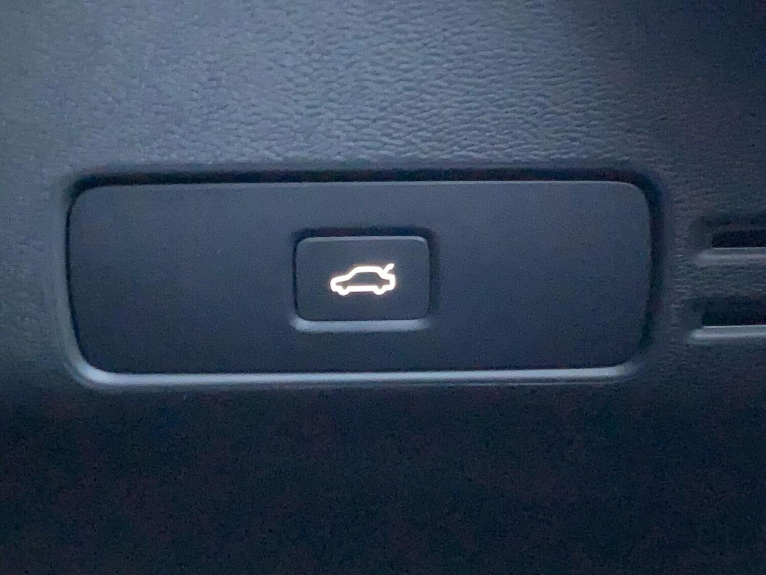 Used Volvo XC40 2025 for sale - 77676320: Photo 22