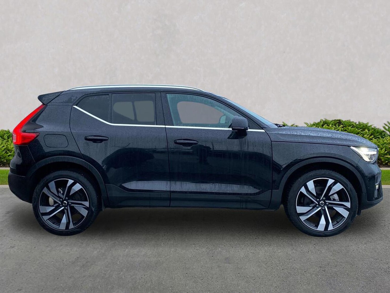 Used Volvo XC40 2025 for sale - 77676320: Photo 3