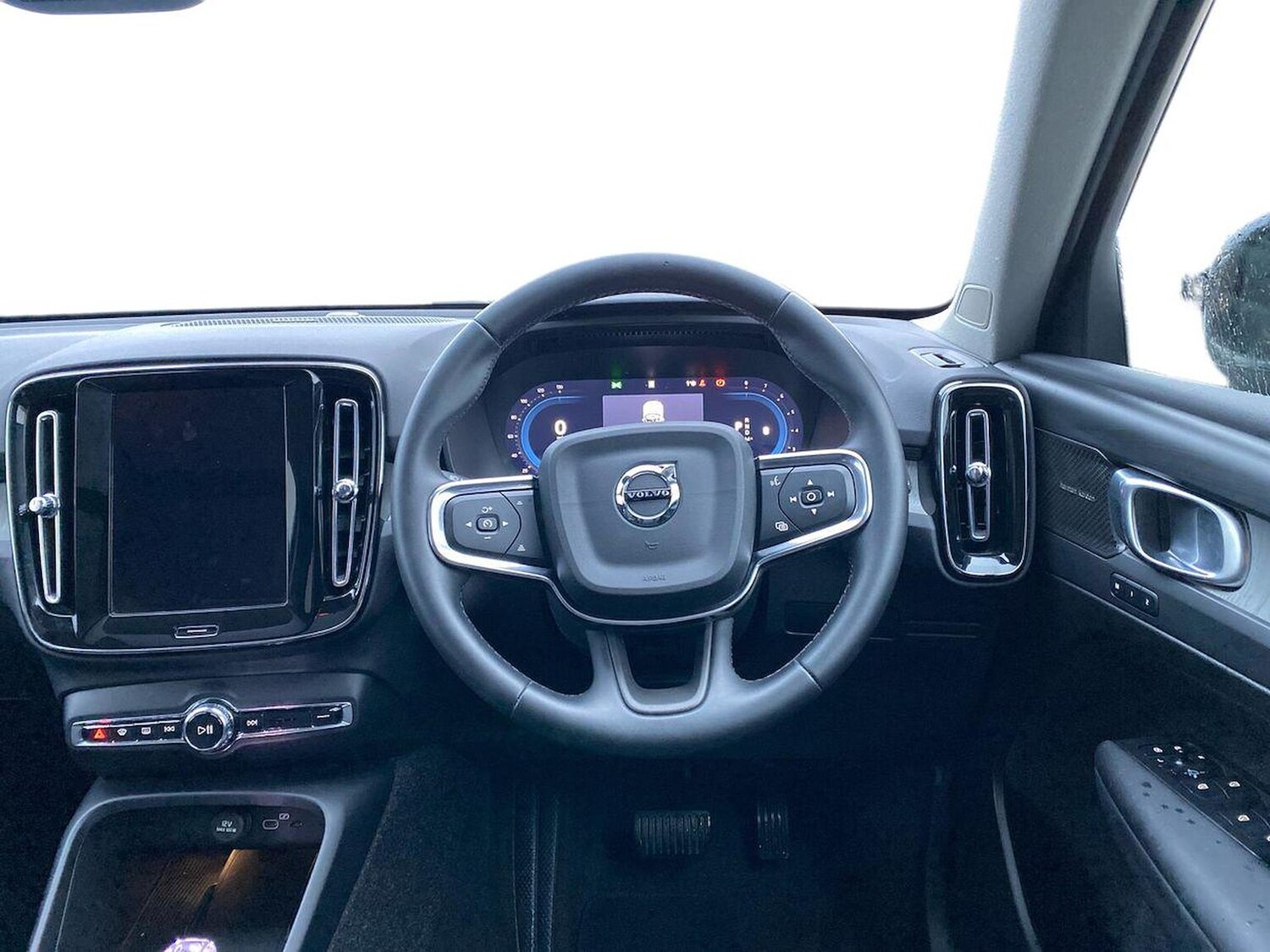 Used Volvo XC40 2025 for sale - 77676320: Photo 9