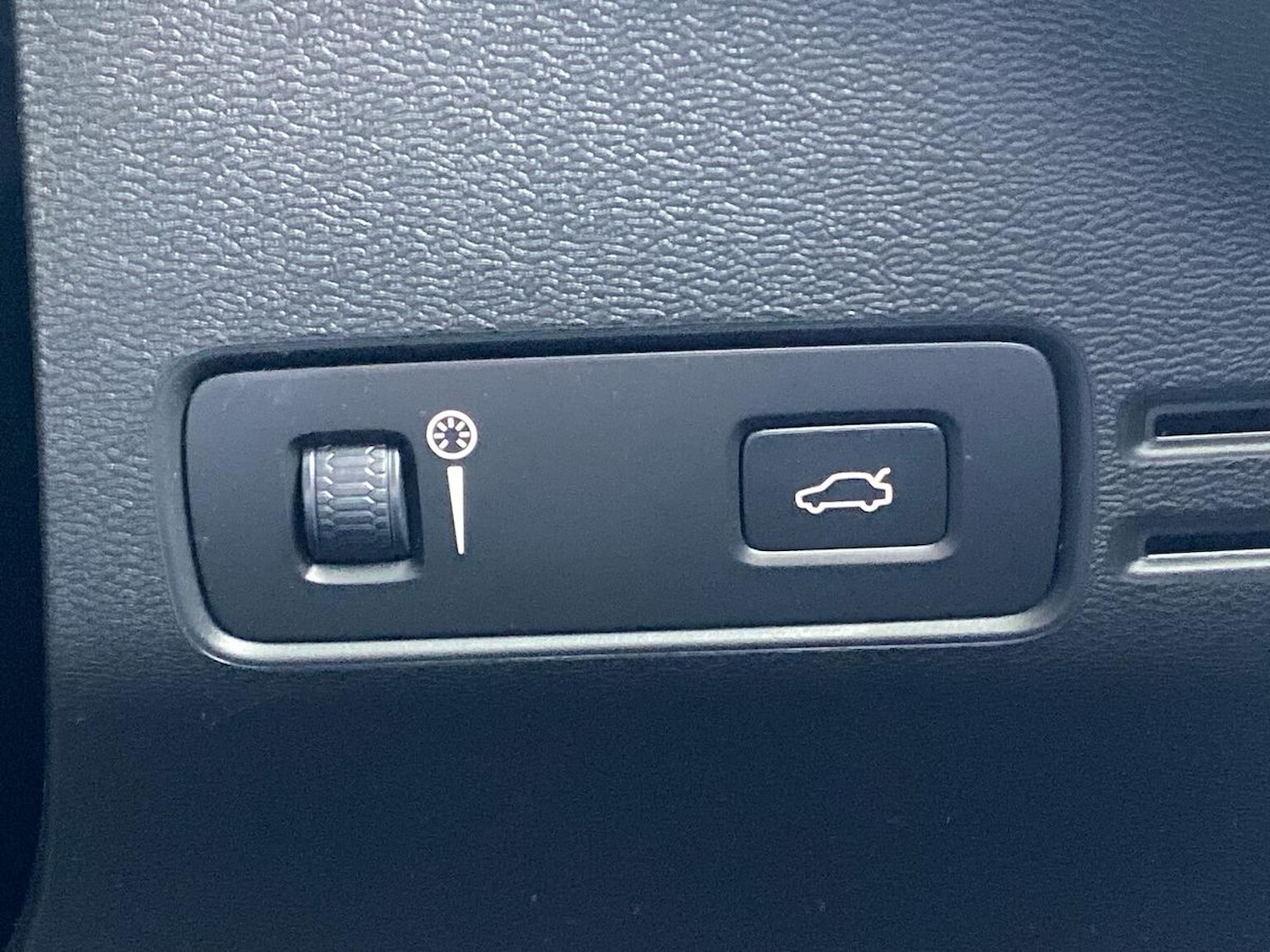 Used Volvo XC40 2020 for sale - 78192629: Photo 24