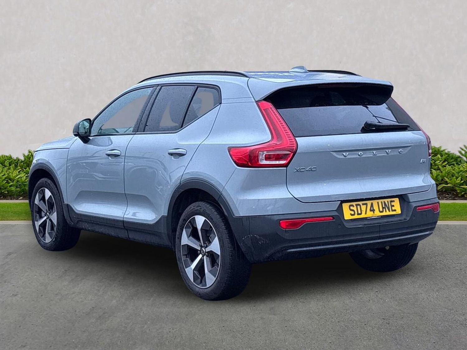 Used Volvo XC40 2024 for sale - 77508646: Photo 2