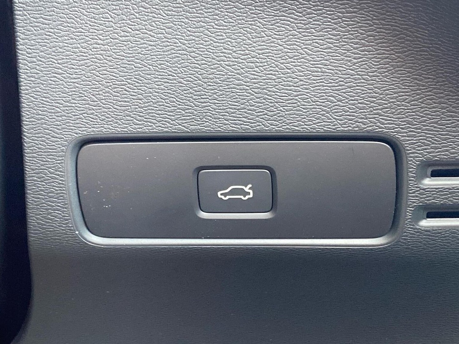 Used Volvo XC40 2025 for sale - 76115502: Photo 23