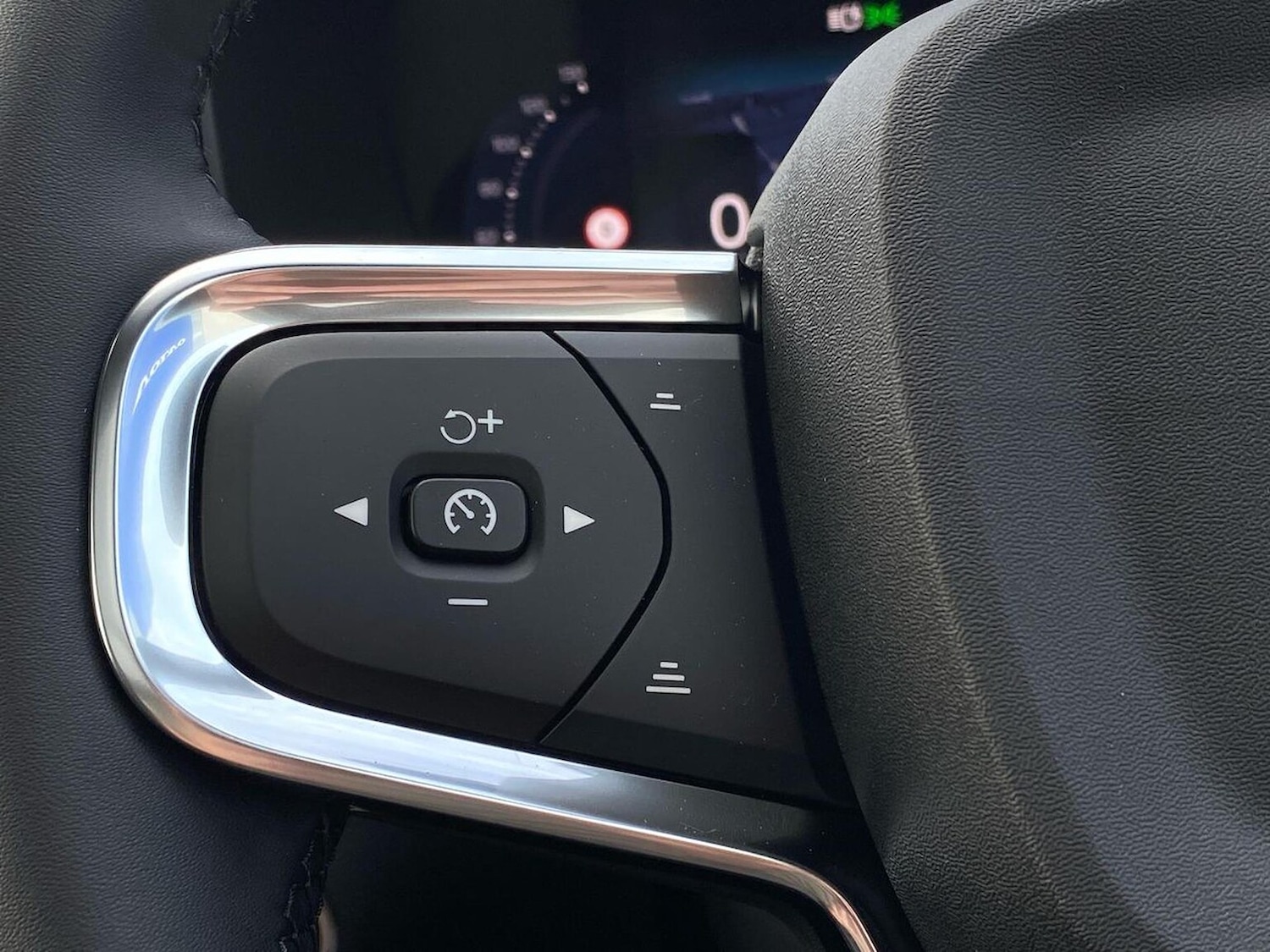 Used Volvo XC40 2025 for sale - 76115502: Photo 28