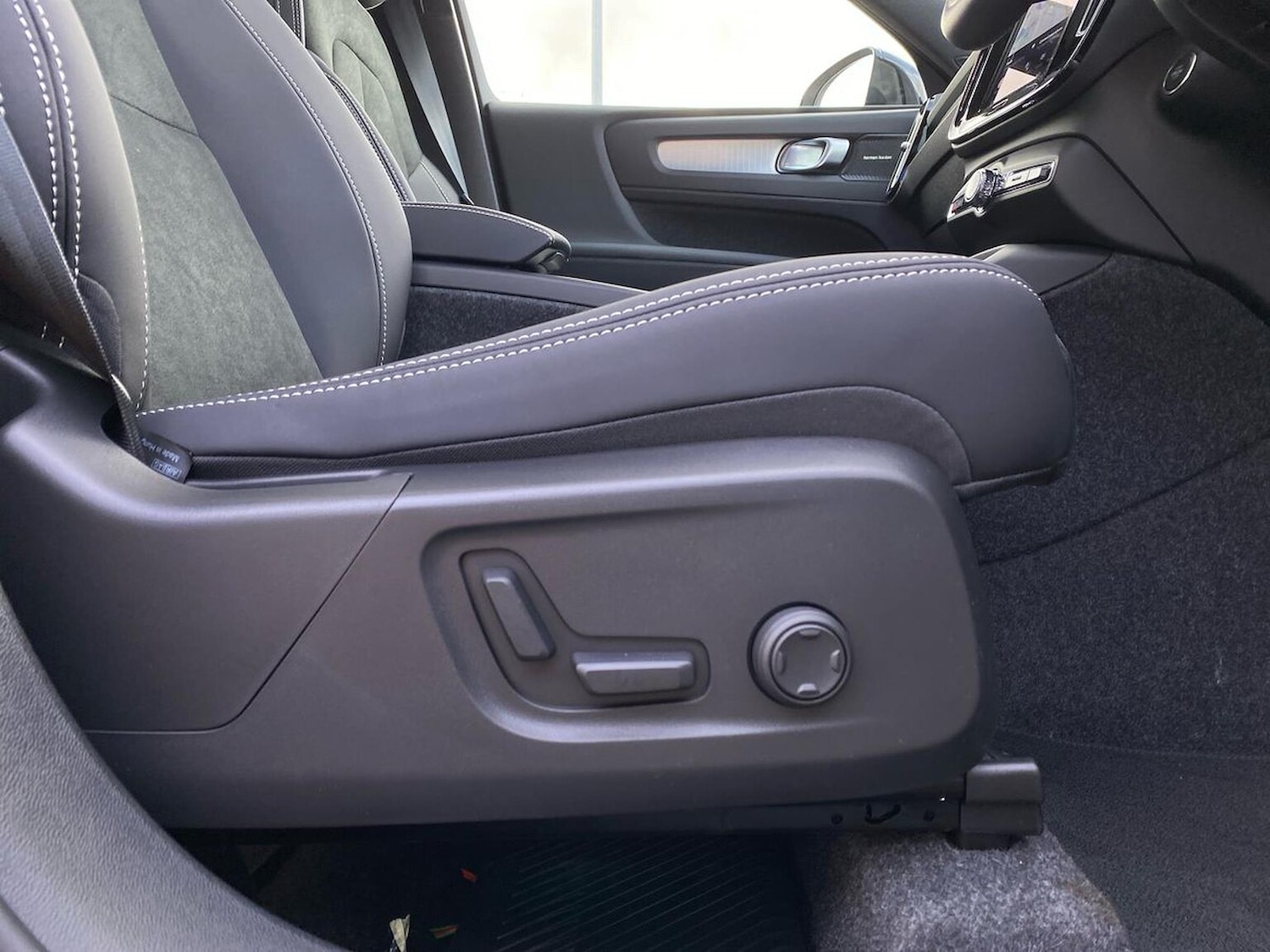 Used Volvo XC40 2025 for sale - 76115502: Photo 31