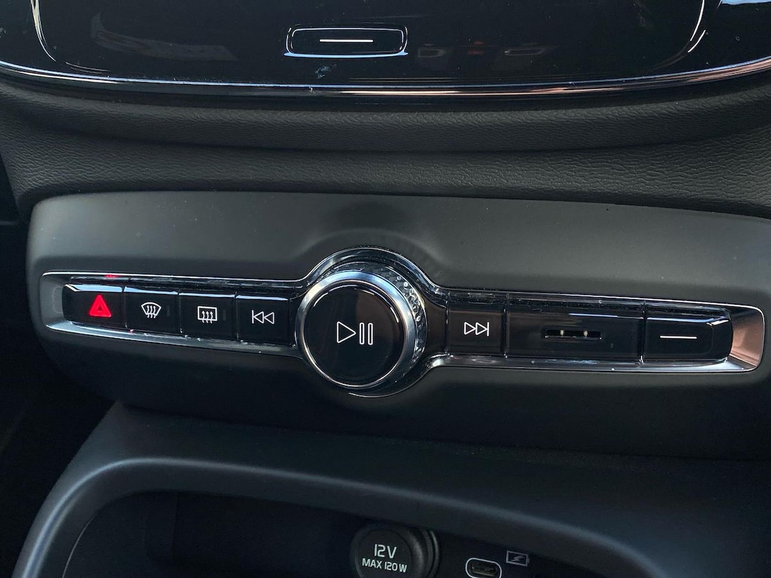 Used Volvo XC40 2024 for sale - 76347029: Photo 13