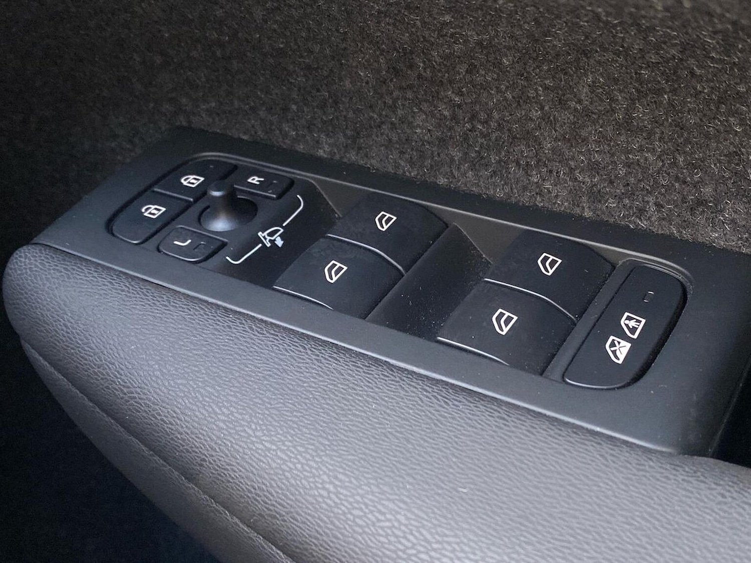 Used Volvo XC40 2024 for sale - 76347029: Photo 22