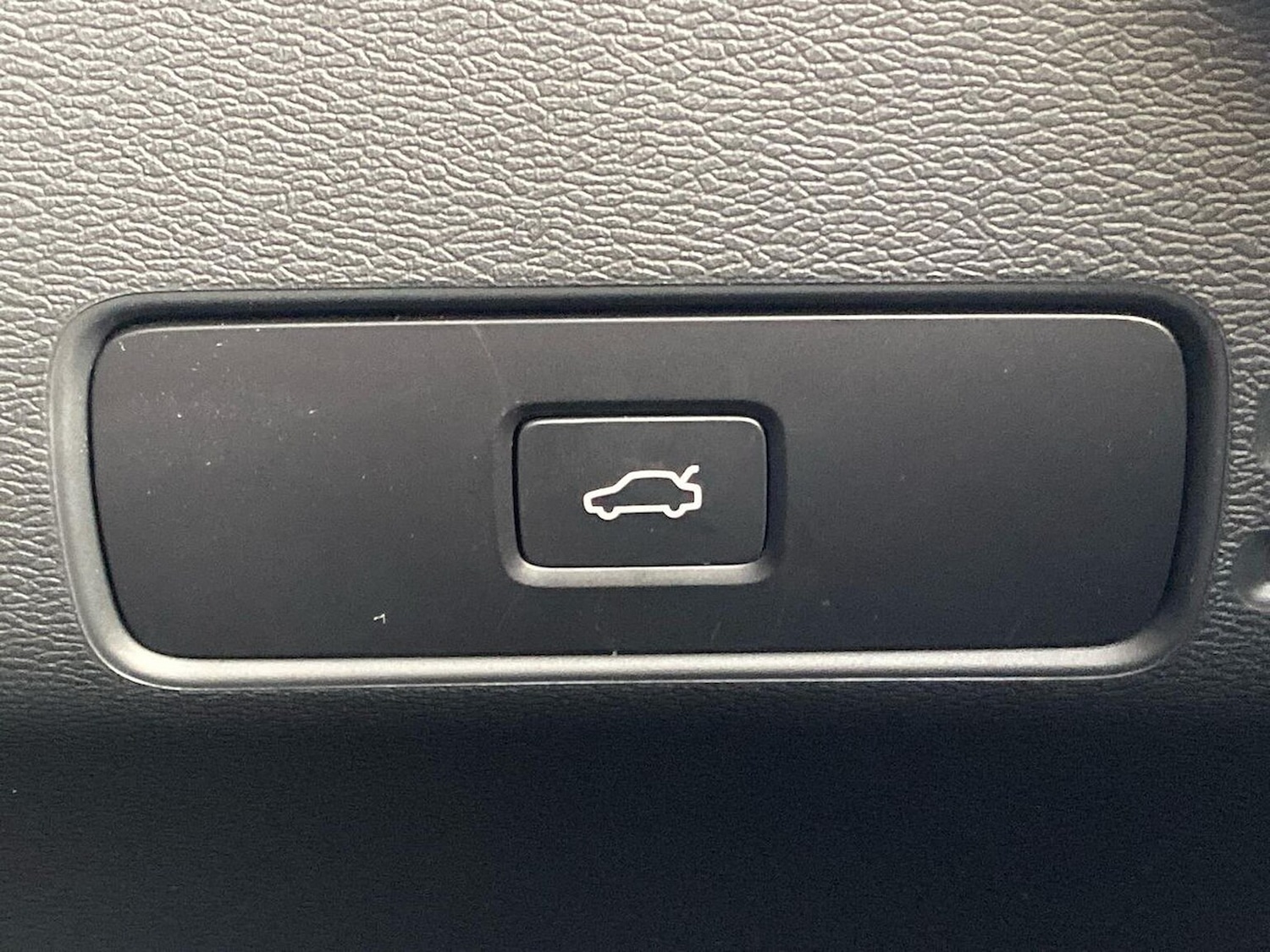 Used Volvo XC40 2024 for sale - 76347029: Photo 23
