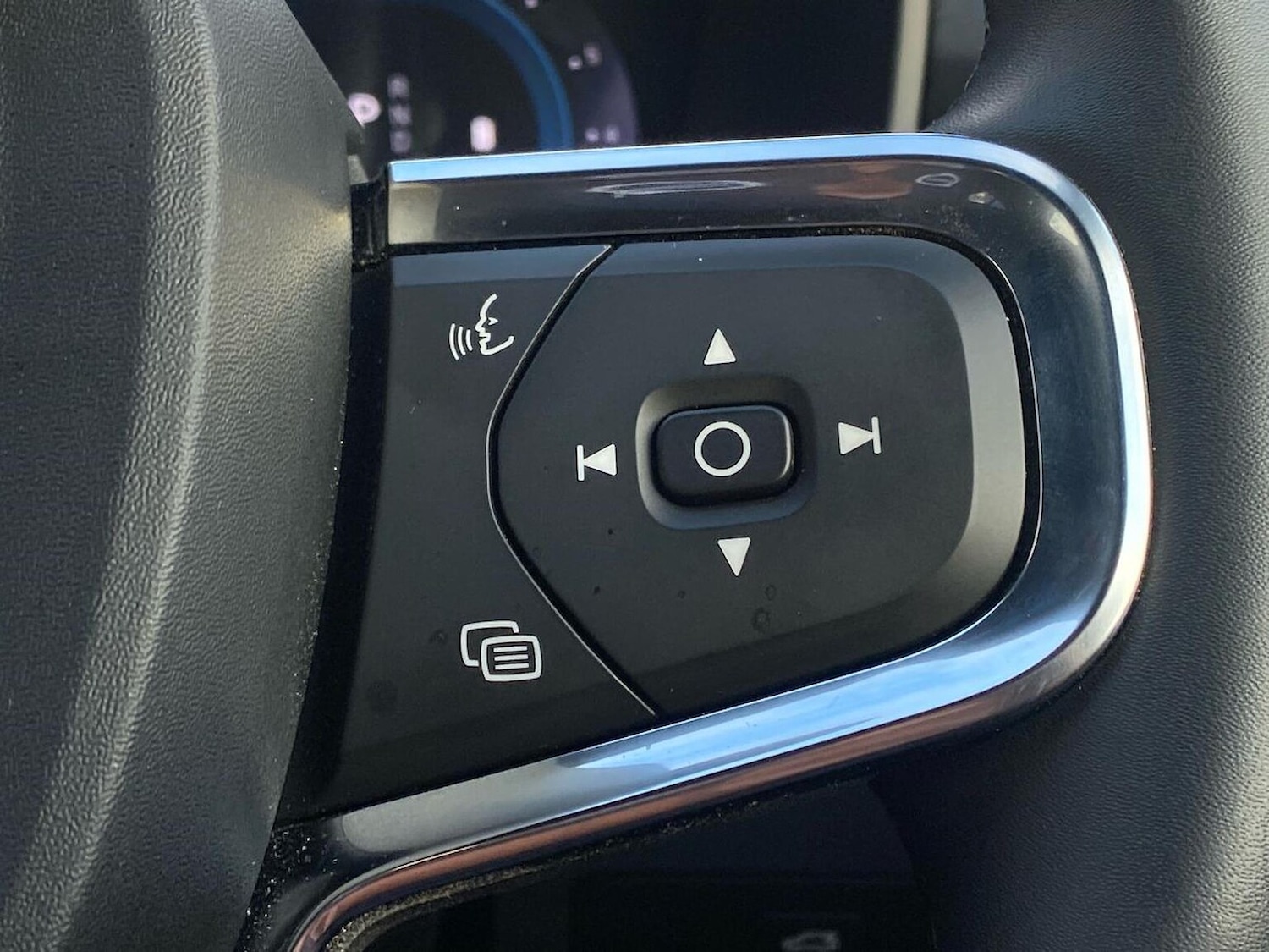 Used Volvo XC40 2024 for sale - 76347029: Photo 27