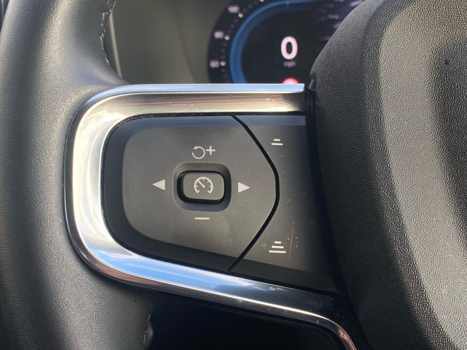 Used Volvo XC40 2024 for sale - 76347029: Photo 28