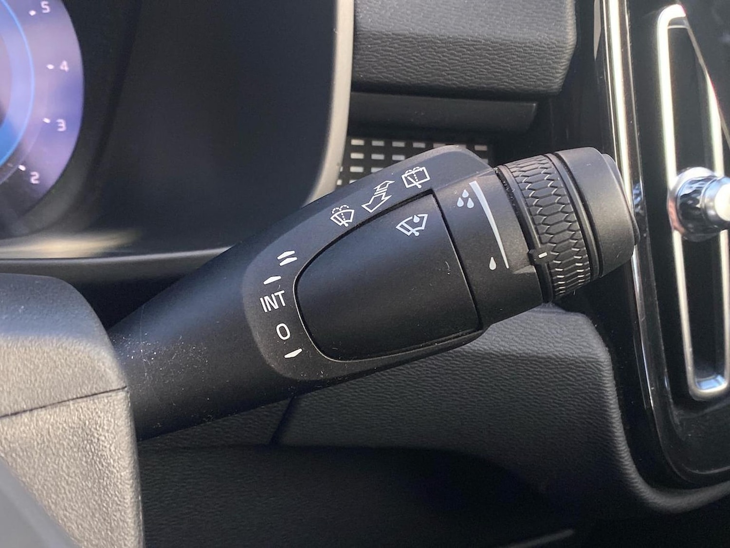 Used Volvo XC40 2024 for sale - 76347029: Photo 29