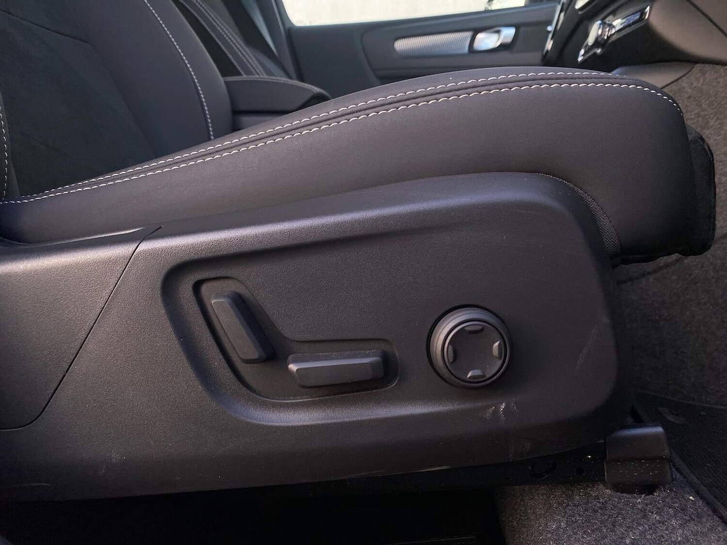 Used Volvo XC40 2024 for sale - 76347029: Photo 31