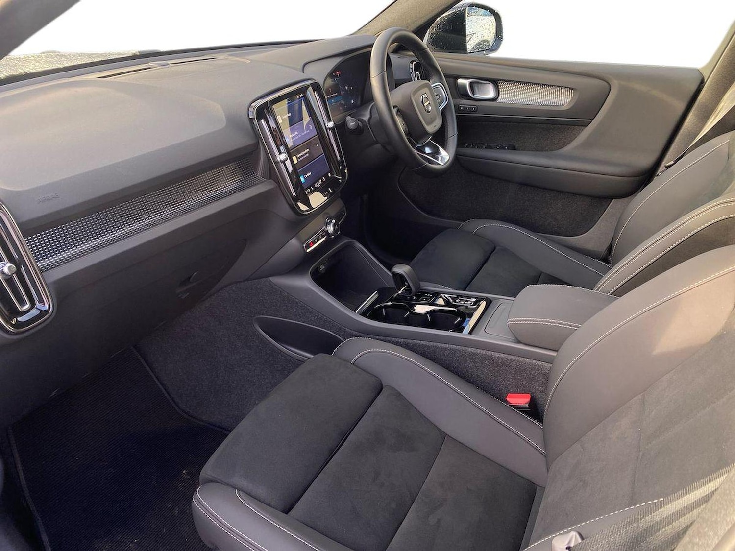 Used Volvo XC40 2024 for sale - 76347029: Photo 8
