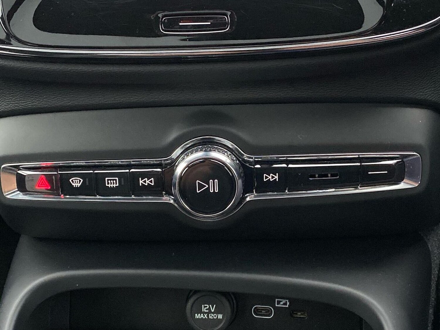 Used Volvo XC40 2023 for sale - 76477216: Photo 12