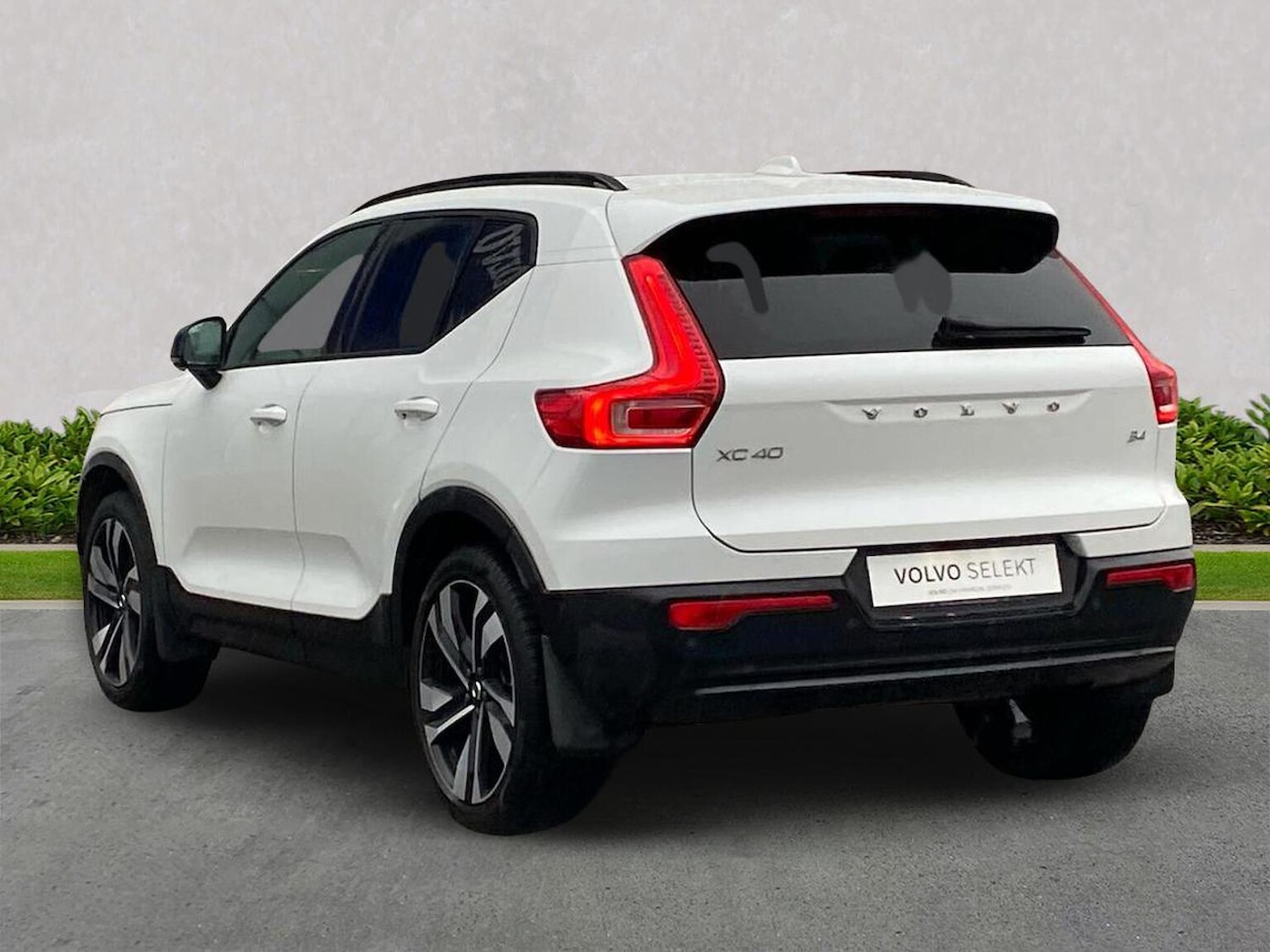 Used Volvo XC40 2023 for sale - 76477216: Photo 2