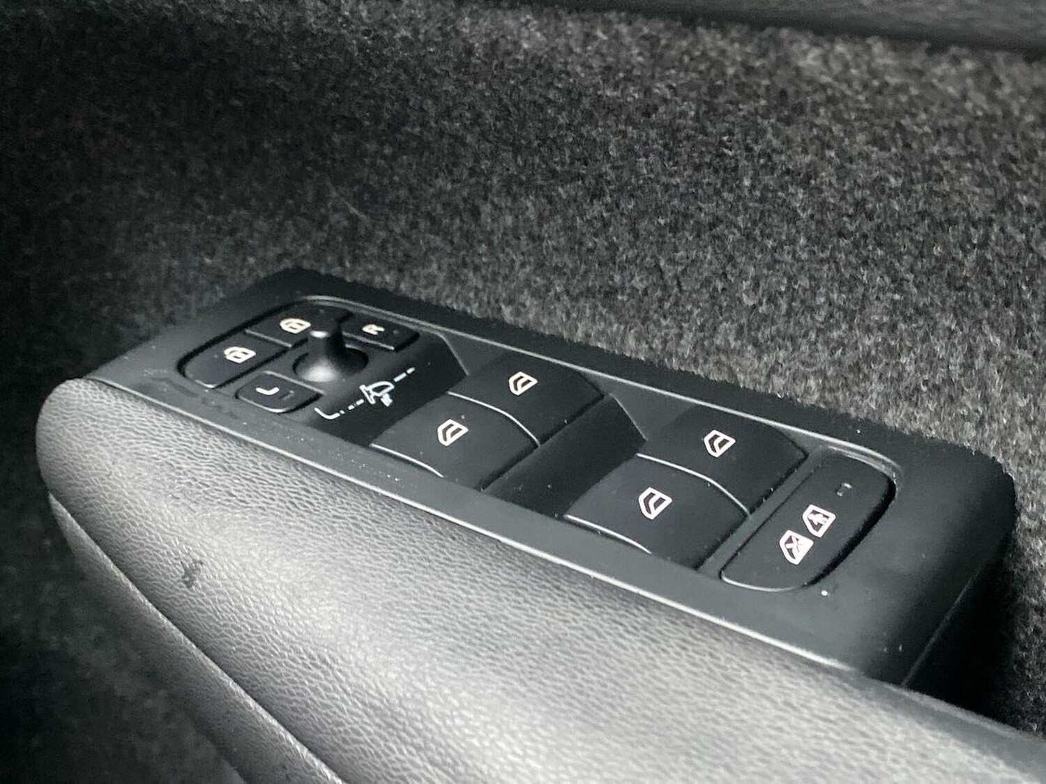 Used Volvo XC40 2023 for sale - 76477216: Photo 21