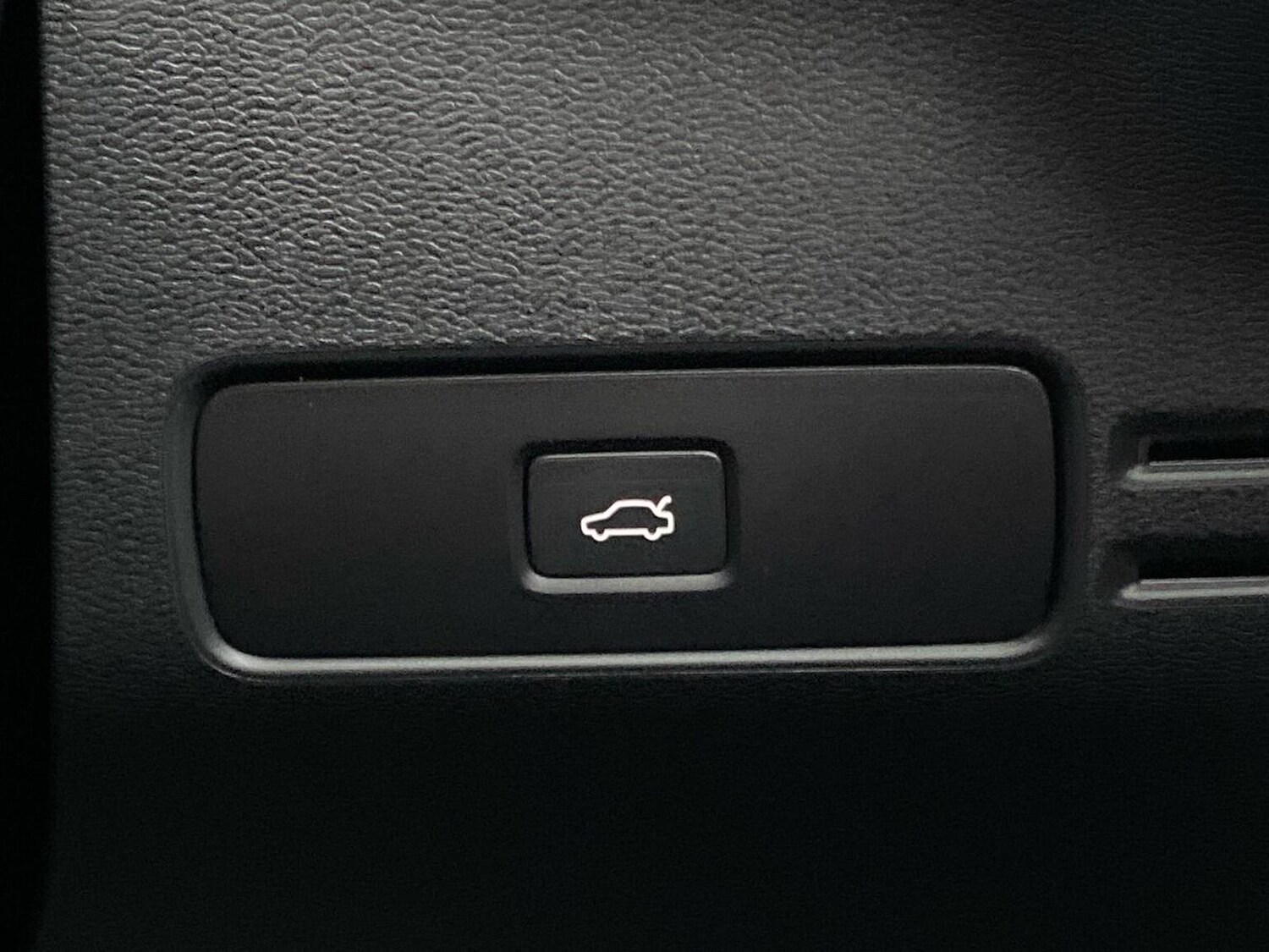 Used Volvo XC40 2023 for sale - 76477216: Photo 22