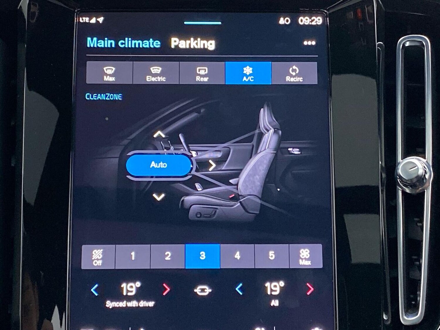 Used Volvo XC40 2023 for sale - 76477216: Photo 25