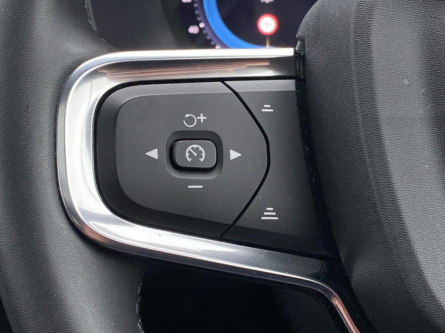 Used Volvo XC40 2023 for sale - 76477216: Photo 27