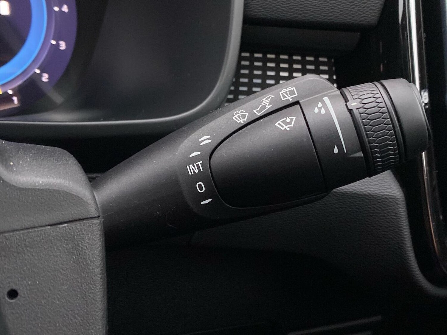 Used Volvo XC40 2023 for sale - 76477216: Photo 28