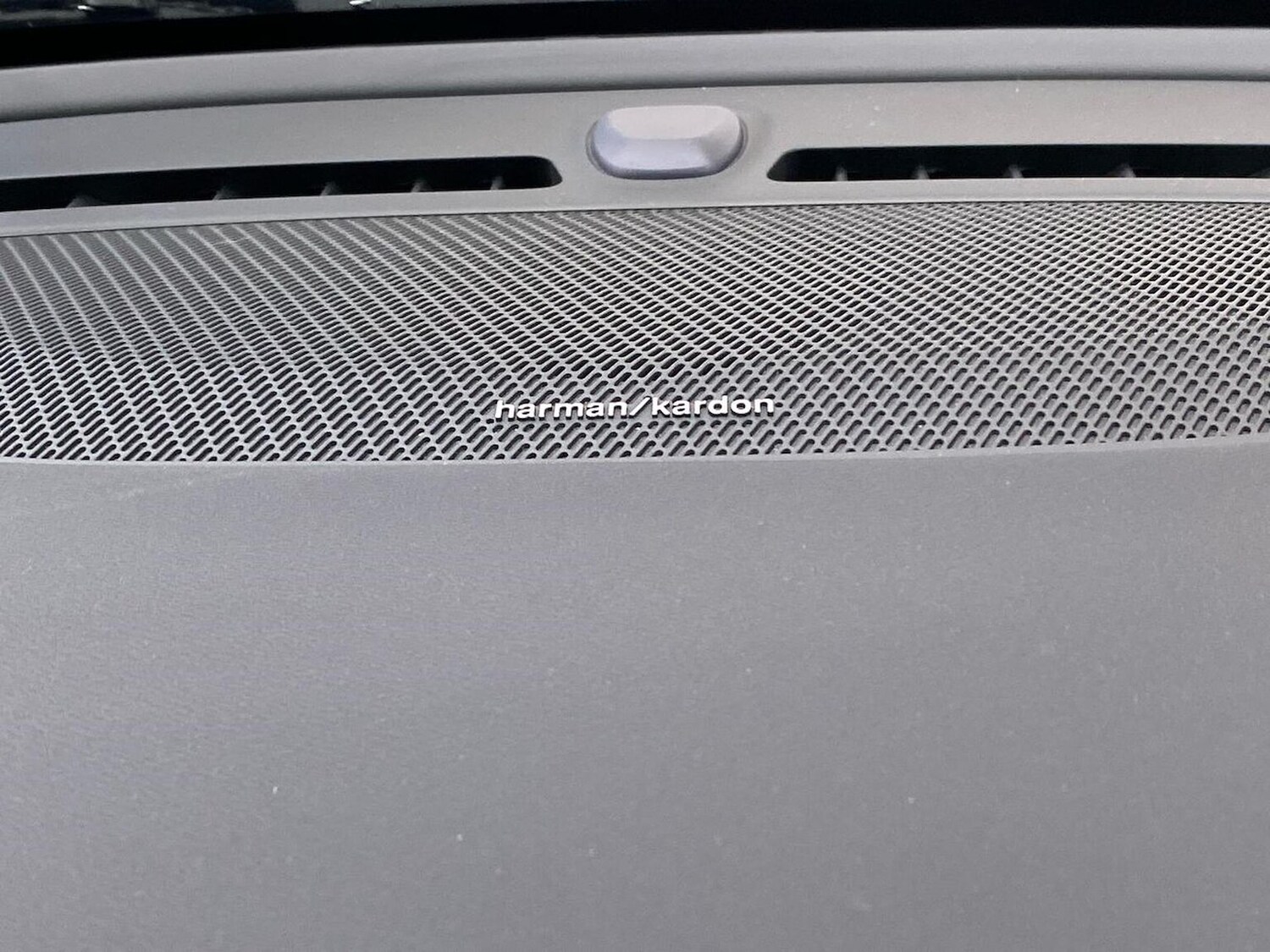 Used Volvo XC40 2023 for sale - 76477216: Photo 31