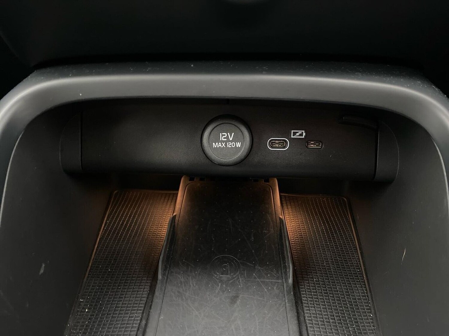 Used Volvo XC40 2023 for sale - 76477216: Photo 41