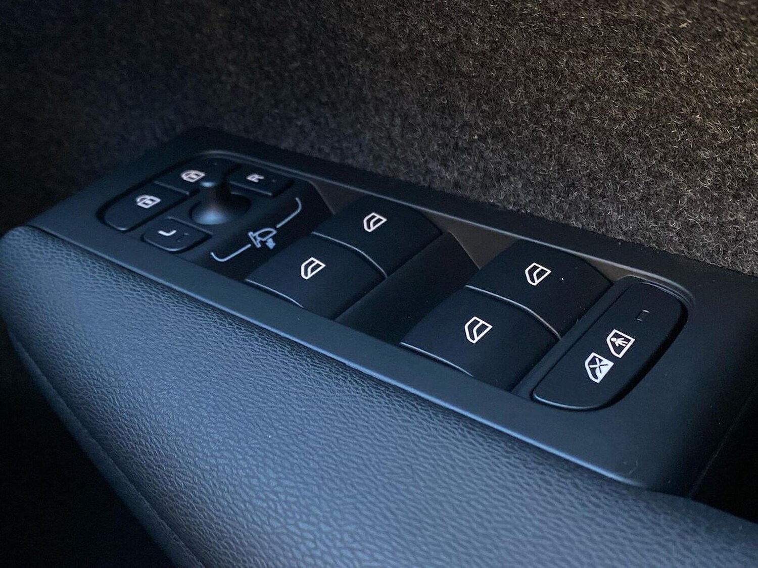 Used Volvo XC40 2025 for sale - 77489689: Photo 21