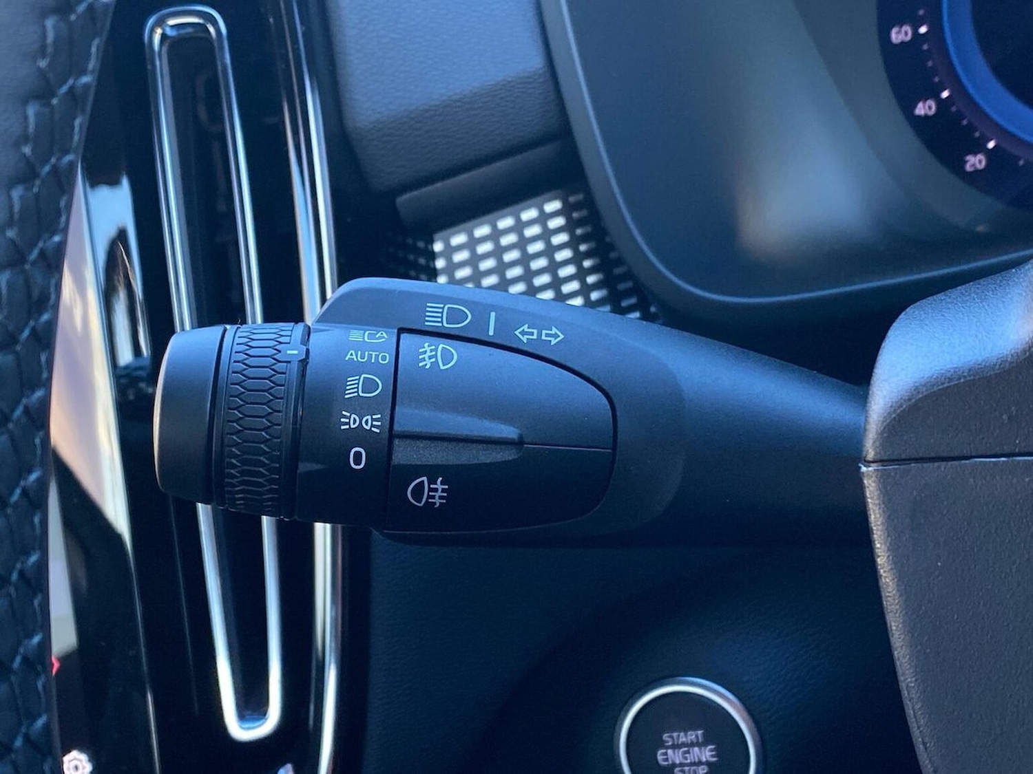 Used Volvo XC40 2025 for sale - 77489689: Photo 29