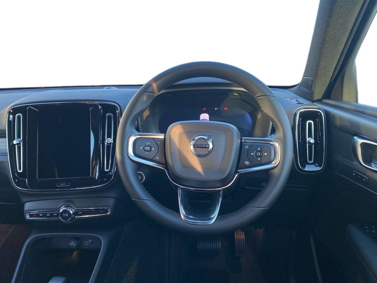 Used Volvo XC40 2025 for sale - 77489689: Photo 9