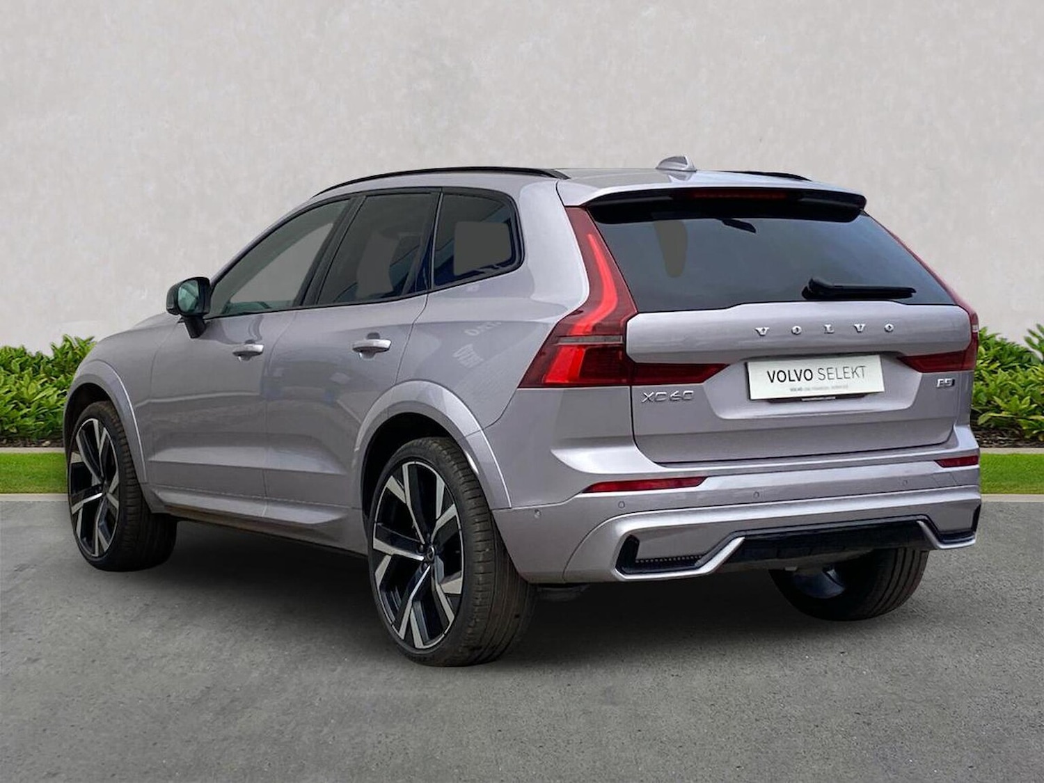 Used Volvo XC60 2025 for sale - 77802116: Photo 2