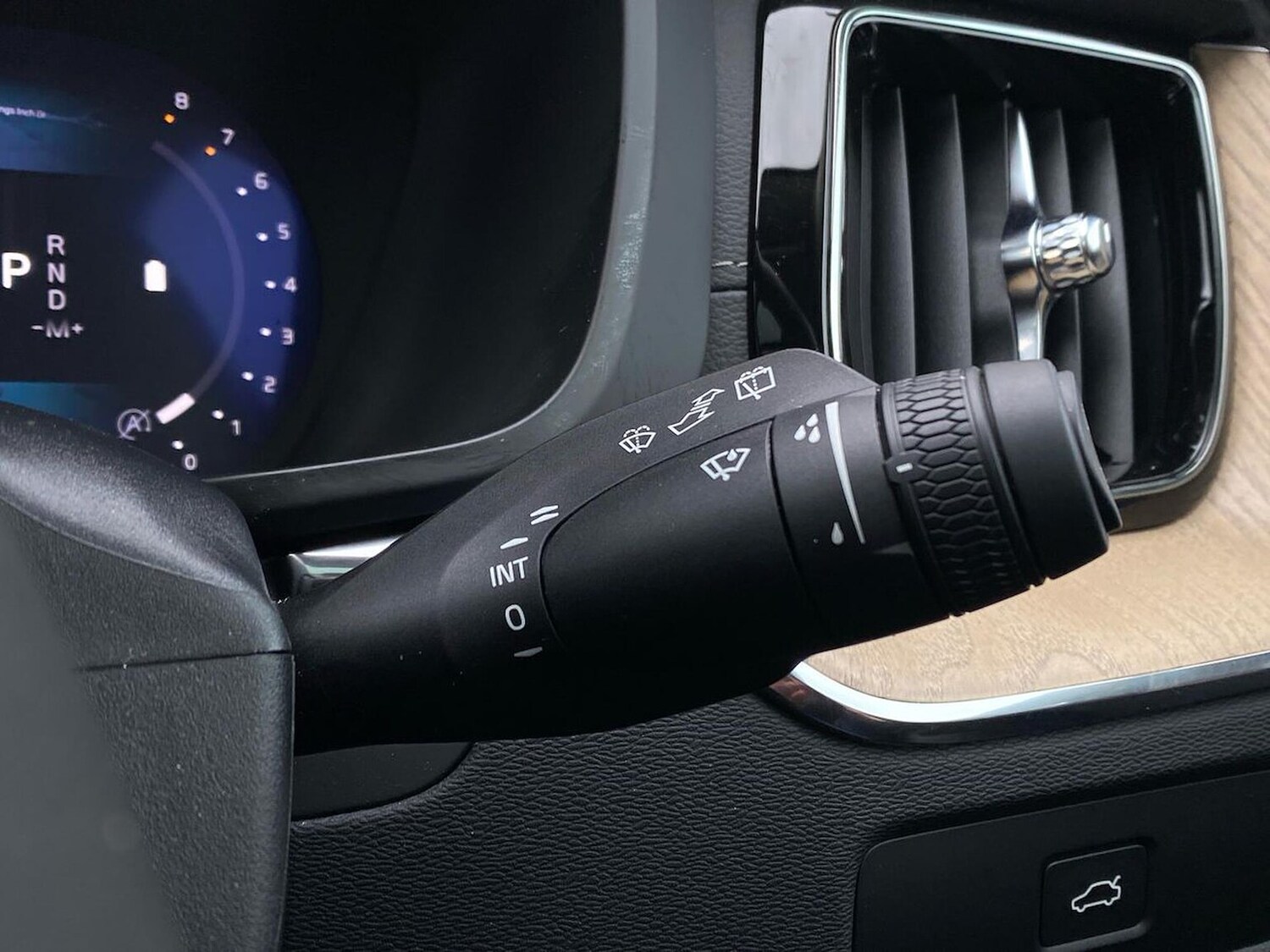 Used Volvo XC60 2025 for sale - 77802116: Photo 28