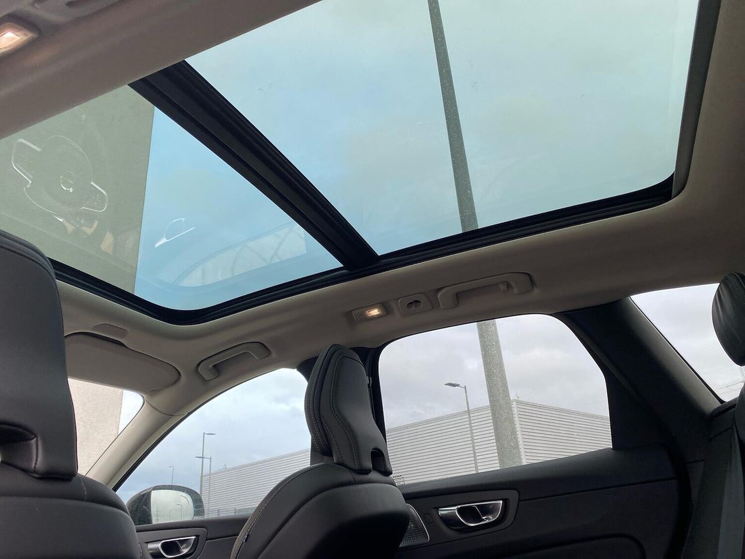 Used Volvo XC60 2025 for sale - 77802116: Photo 32