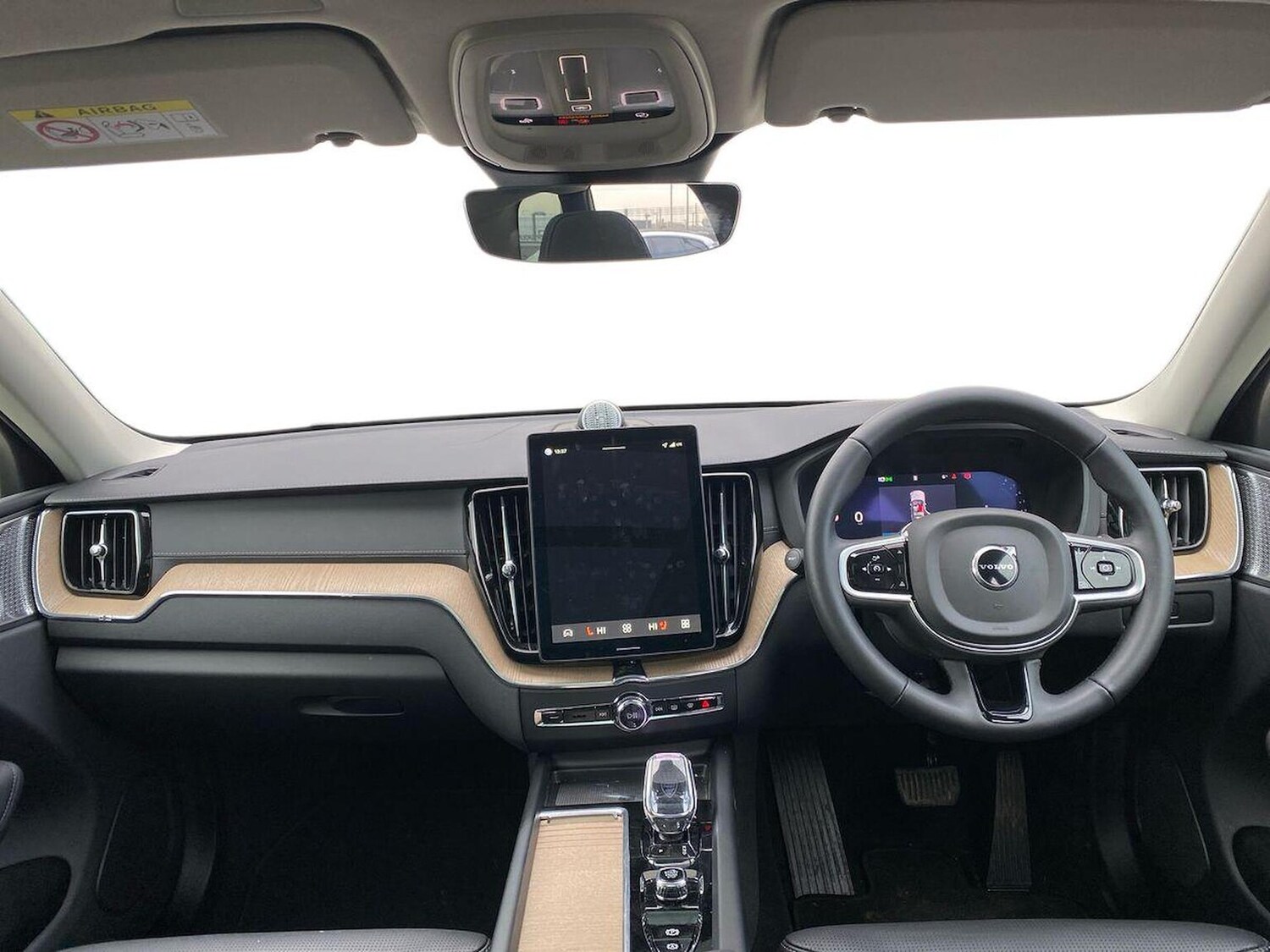 Used Volvo XC60 2025 for sale - 77802116: Photo 8