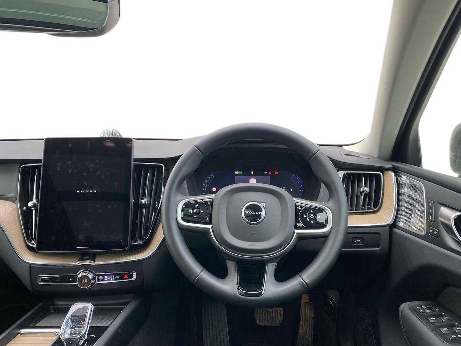 Used Volvo XC60 2025 for sale - 77802116: Photo 9