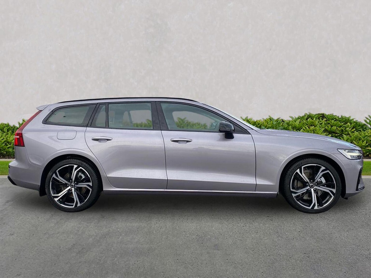 Used Volvo V60 2025 for sale - 76892162: Photo 4