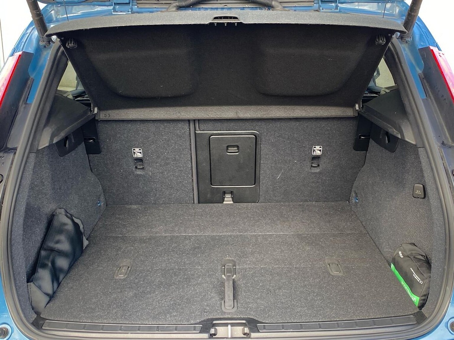 Used Volvo XC40 2022 for sale - 77888671: Photo 17