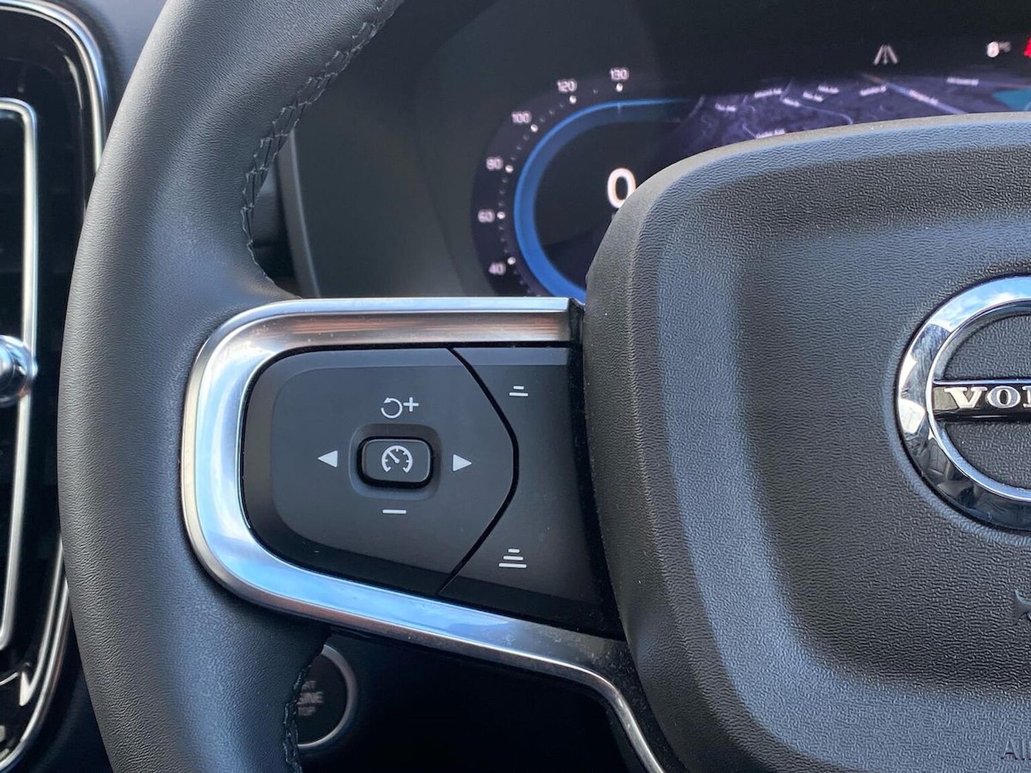 Used Volvo XC40 2022 for sale - 77888671: Photo 27