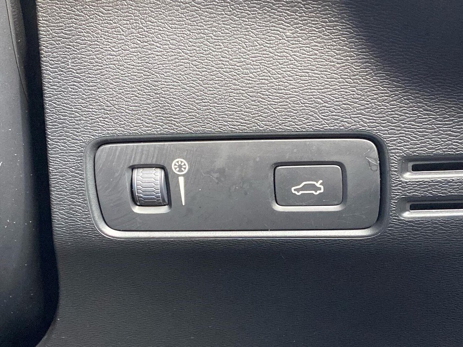 Used Volvo XC40 2019 for sale - 78191221: Photo 24