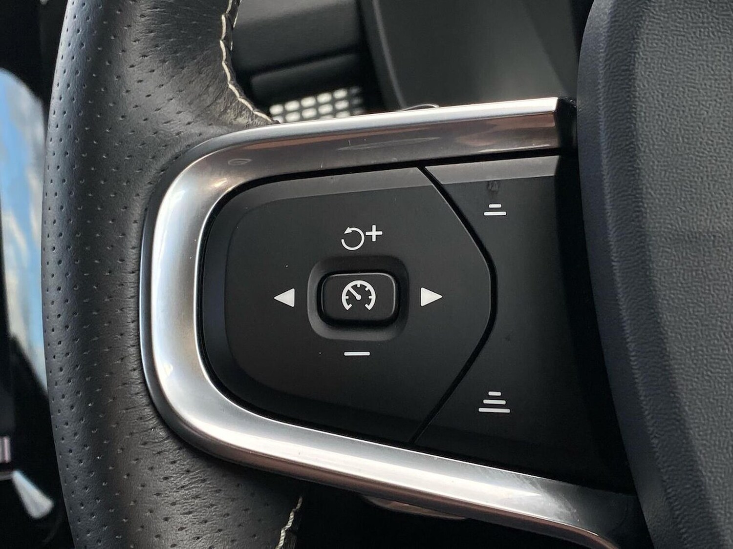 Used Volvo XC40 2019 for sale - 78191221: Photo 28