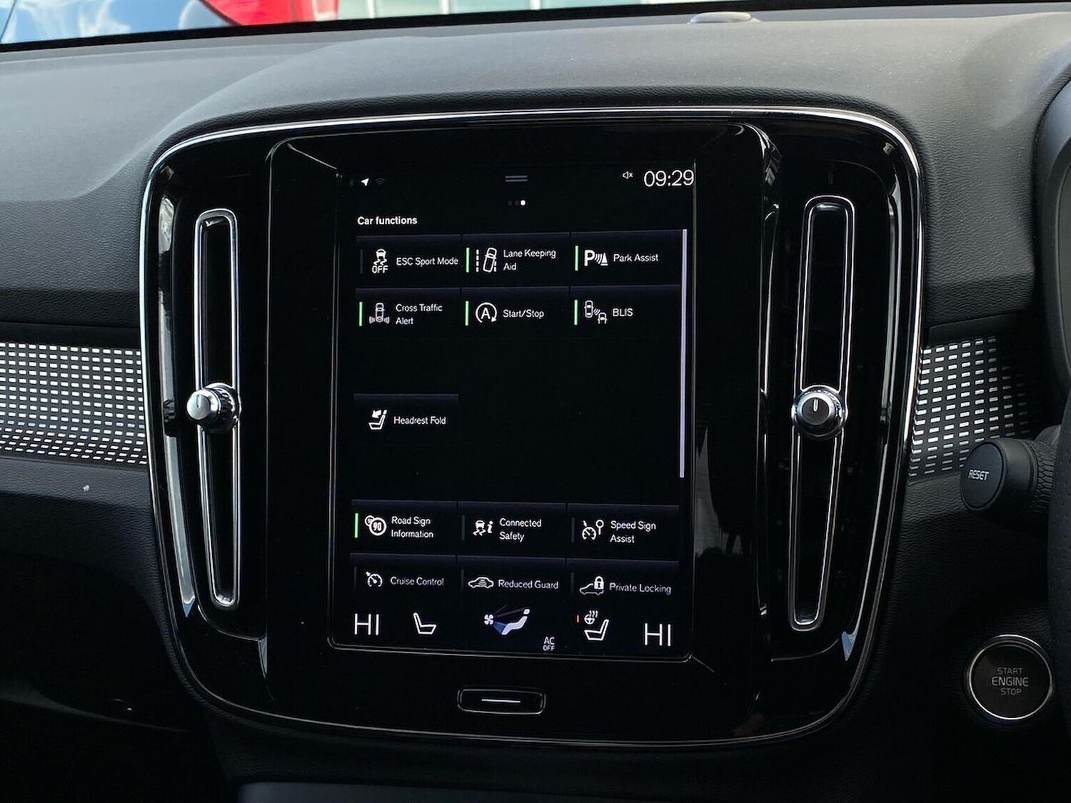 Used Volvo XC40 2019 for sale - 78191221: Photo 34