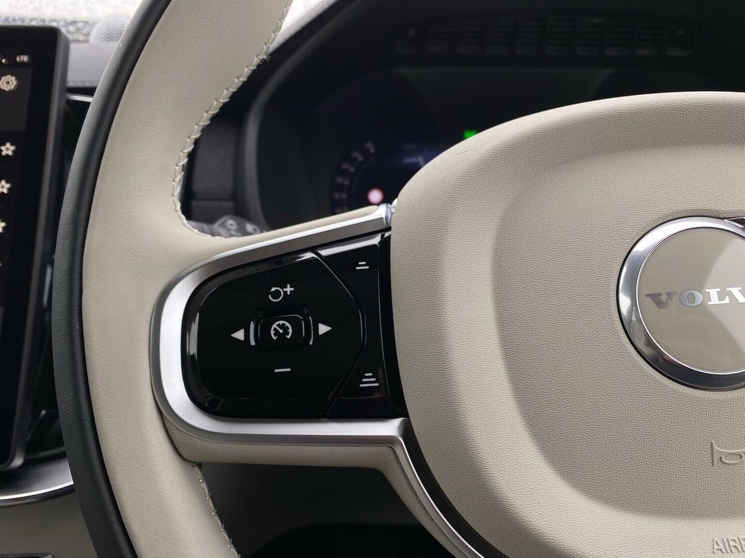 Used Volvo XC90 2025 for sale - 76082480: Photo 28