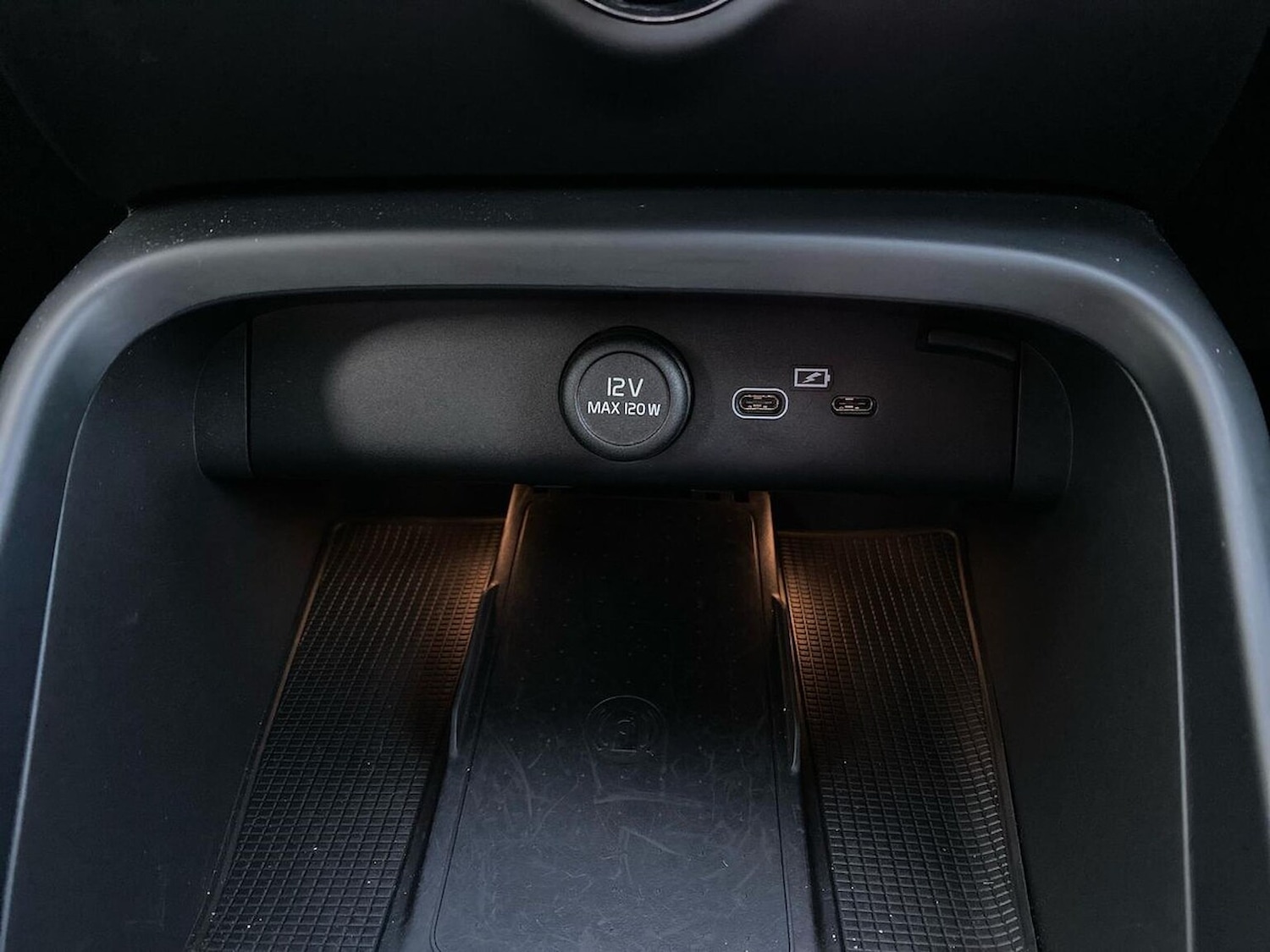 Used Volvo XC40 2022 for sale - 76893300: Photo 2