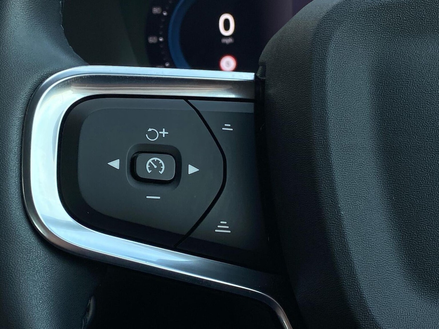 Used Volvo XC40 2022 for sale - 76893300: Photo 26