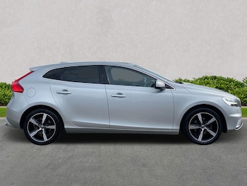 Used Volvo V40 2019 for sale - 75529974: Photo