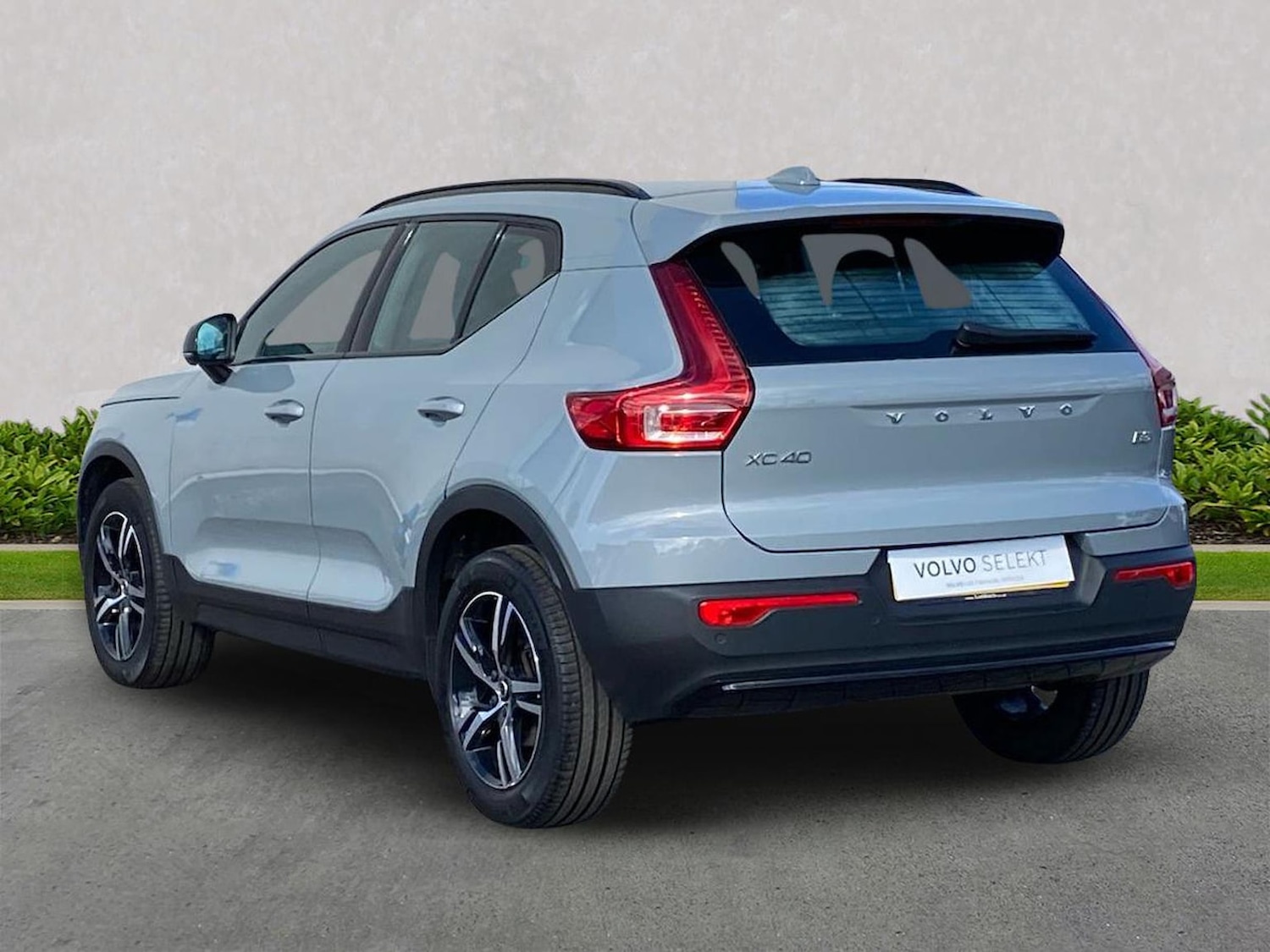 Used Volvo XC40 2024 for sale - 78191105: Photo 2