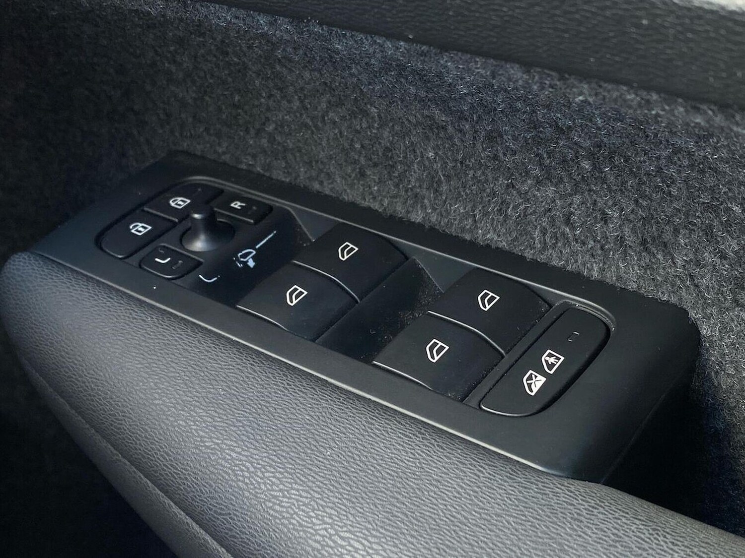 Used Volvo XC40 2024 for sale - 78191105: Photo 23